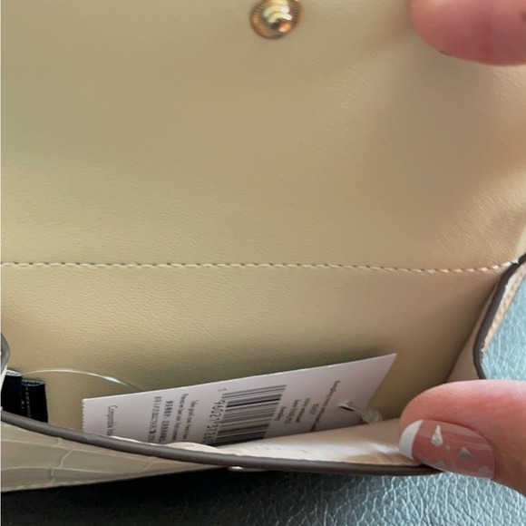 New kate spade wallet - Picture 3 of 5